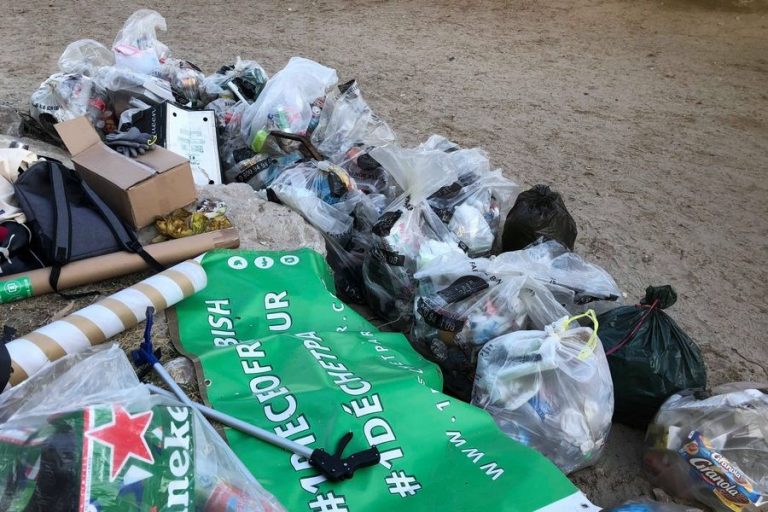 1 DÉCHET PAR JOUR : un défi citoyen pour nettoyer les villes
