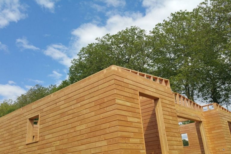 BRIKAWOOD : des briques en bois pour des maisons passives à monter soi-même