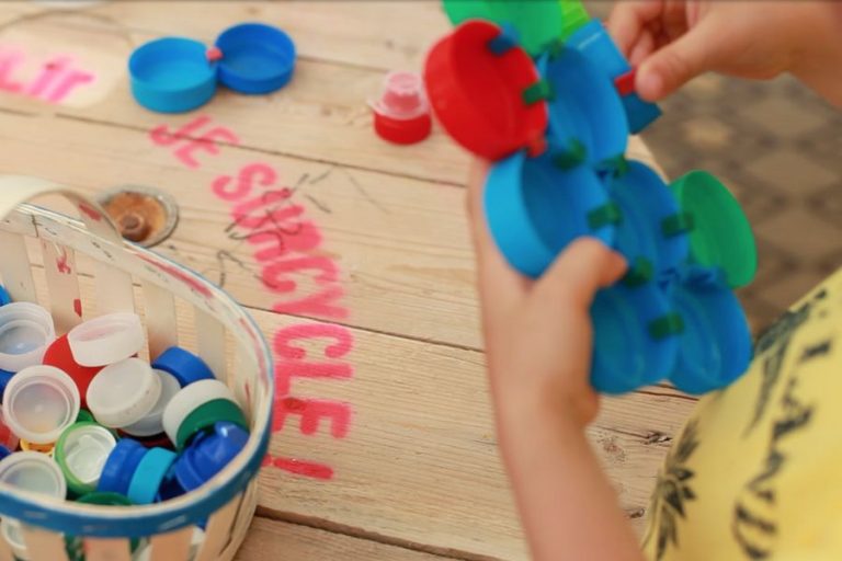 CLIP IT : l’upcycling de bouchons dans un jeu pédagogique