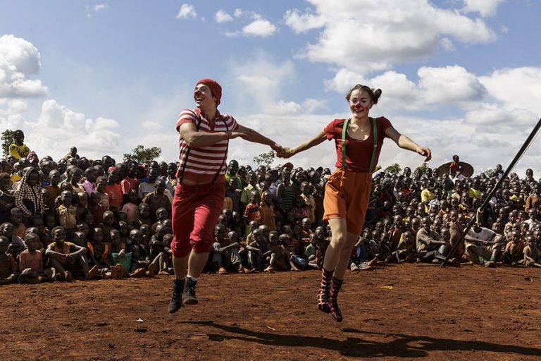 CLOWNS SANS FRONTIÈRES : le rire humanitaire