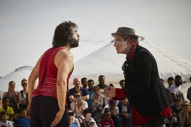 CLOWNS SANS FRONTIÈRES : le rire humanitaire