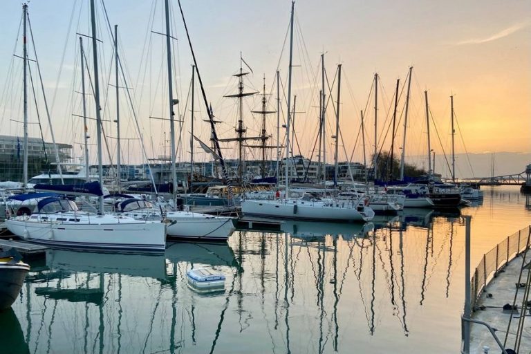 GENESEAS : écumer les eaux en quête de déchets flottants