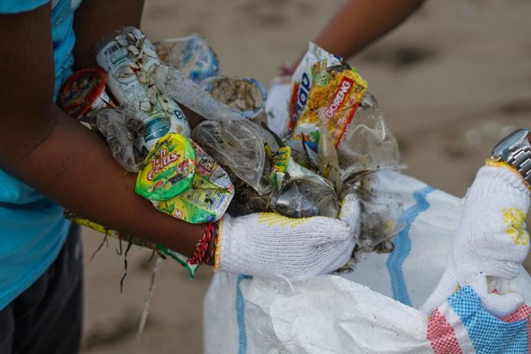 EARTHWAKE : transformer la pollution plastique en source d’énergie
